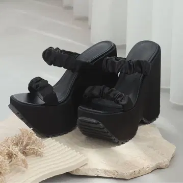 Darich 새틴 플랫폼 샌들 블랙