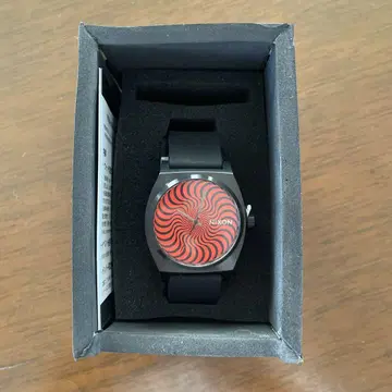 NIXON spitfire 시계 미사용