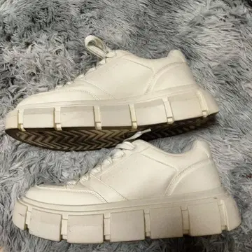 ZARA 청키솔 스니커즈 EUR43