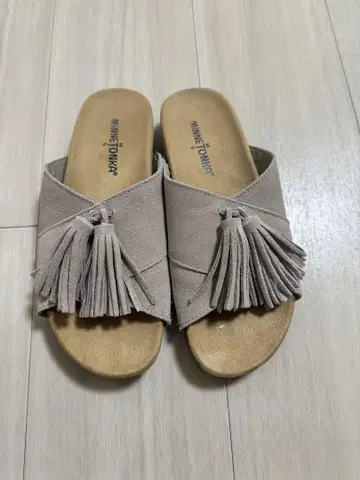 미사용 새상품 MINNETONKA 프린지 샌들 베이지