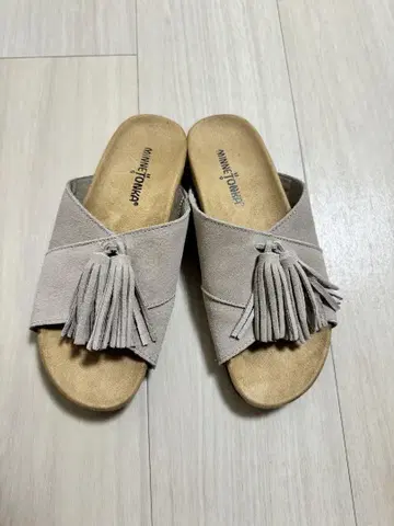 미사용 새상품 MINNETONKA 프린지 샌들 베이지