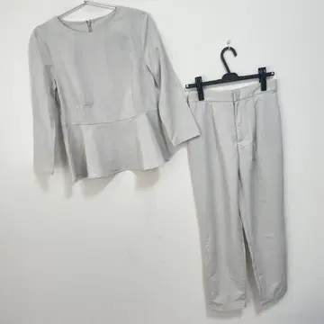 아줄바이마우지 페플럼 x 테이퍼드 셋업