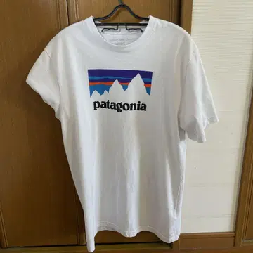 patagonia 화이트 T셔츠 M 사이즈