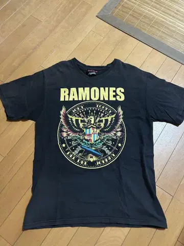 RAMONES 이글 그래픽 티셔츠