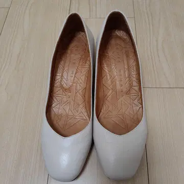 CHIE MIHARA 플레인 펌프스 37 사이즈 24cm 베이지