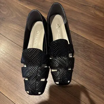 DIANA 블랙 땋기 펌프스 23cm