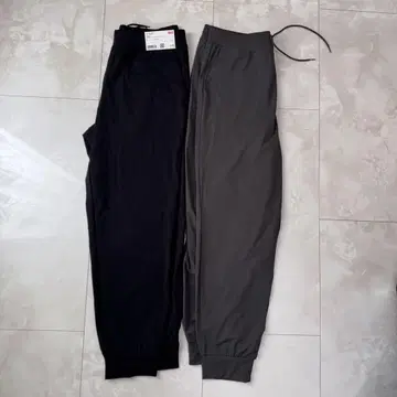 UNIQLO 에어리즘 울트라 스트레치 액티브 조거 팬츠 2개