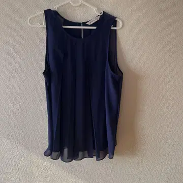 BCBG Generation 네이비 슬리브리스 상의