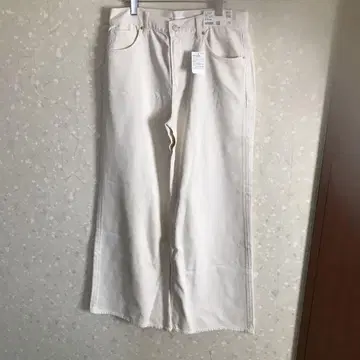 UNIQLO 드레이프 와이드 플레어 청바지