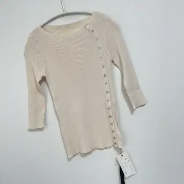 에이미로우 버튼 보트넥 리브 니트