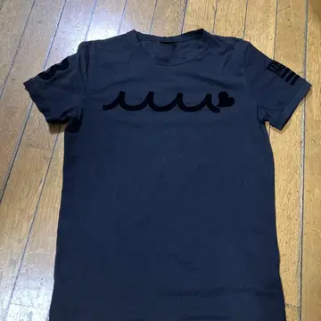 miuta 블랙 티셔츠 물결 무늬
