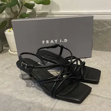 프레이 아이디 클리어 힐 스트랩 샌들