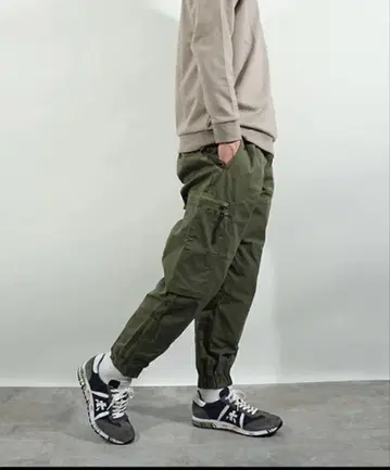 PREMIATA 프리미아타 LUCY 루시 600E 스니커즈