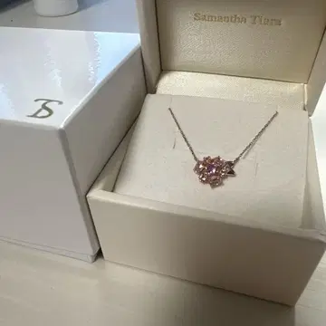 Samantha Tiara 수국 모티브 목걸이