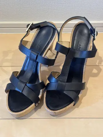 A.P.C 가죽 웨지힐 샌들