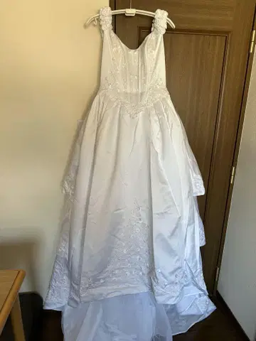 웨딩드레스 화이트 A라인 꽃 자수