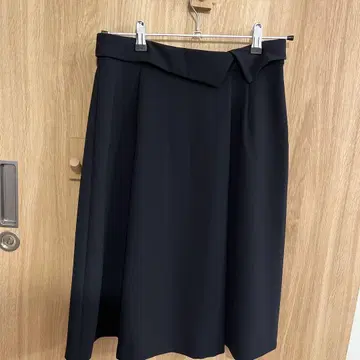 쿠 드 샹스 블랙 플레어 스커트