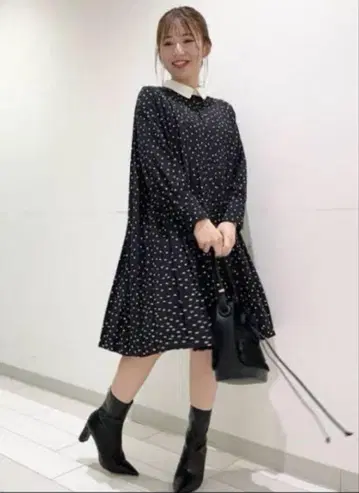 미카 님 착용 셀포드 A라인 셔츠 플리츠 원피스 도트 무늬 블랙