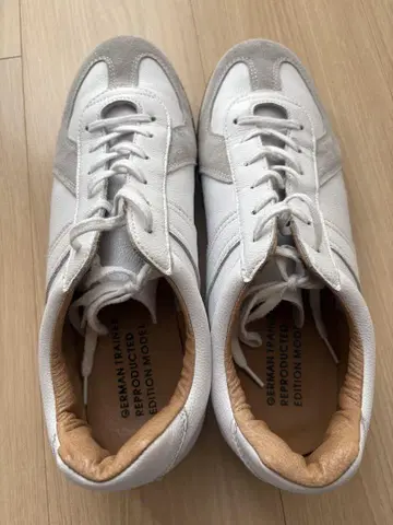 GERMAN TRAINER 화이트 스니커즈