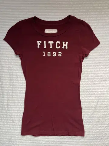 Abercrombie & Fitch 버건디 티셔츠