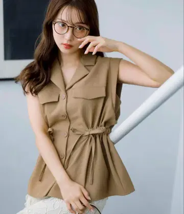[미사용 새상품] Noela/허리 개더 베스트/모카/M 사이즈
