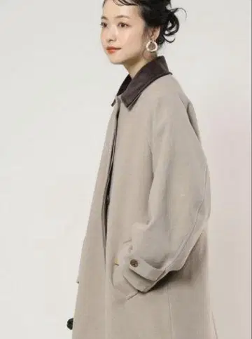 스텐 칼라 베이지 롱 코트