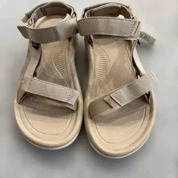 Teva 허리케인 샌들 베이지
