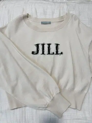 JILL 자수 크림 니트 스웨터