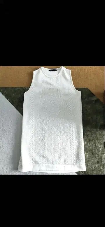 ZARA 엠보싱 가공 원피스