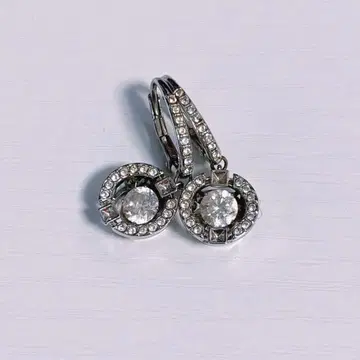 새상품급 Swarovski 드롭 귀걸이 댄싱 크리스탈