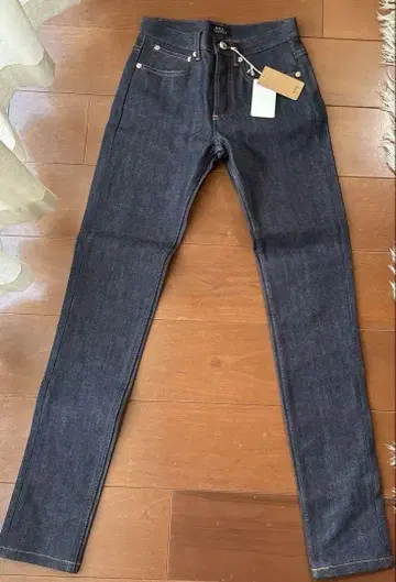 [ 새상품 미사용 ] A.P.C. PETIT STANDARD 사이즈 25