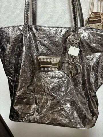 GUESS 실버 숄더백