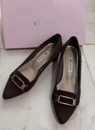 DIANA 브라운 스웨이드 펌프스 22.5cm
