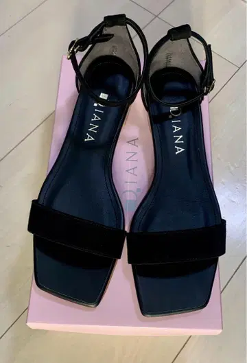 DIANA 샌들