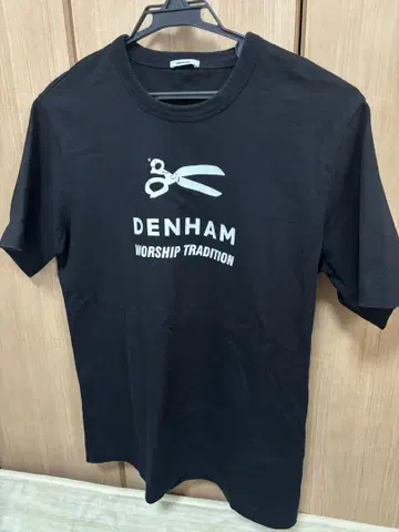 DENHAM 블랙 티셔츠