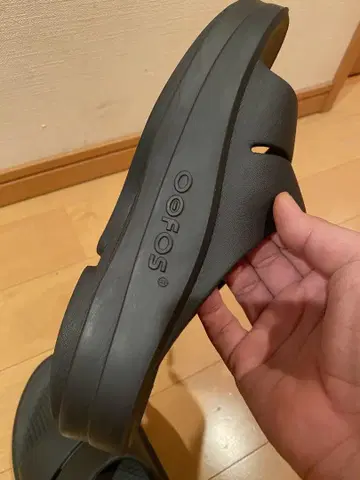 OOFOS 우메가 블랙 샌들 28cm