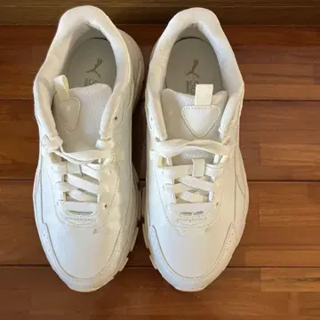 PUMA 카시아 비아 01 WARM WHT 화이트 스니커즈 24.0cm