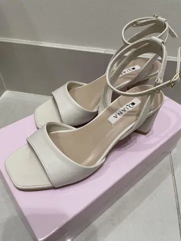 새상품급 다이애나 샌들 22.5cm 아이보리 스무스