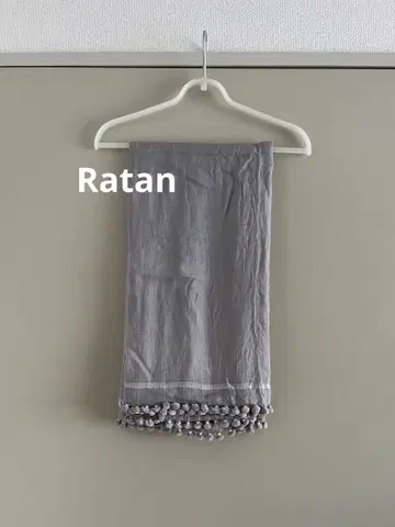 'Ratan' 폼폼 스톨 그레이