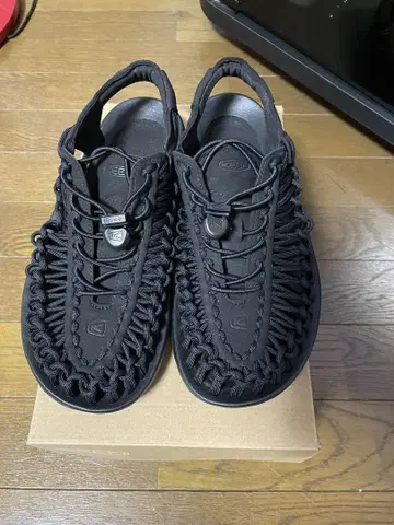 KEEN UNEEK M 블랙/블랙 US 7 25cm