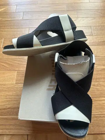 CAMPER 크로스 스트랩 샌들