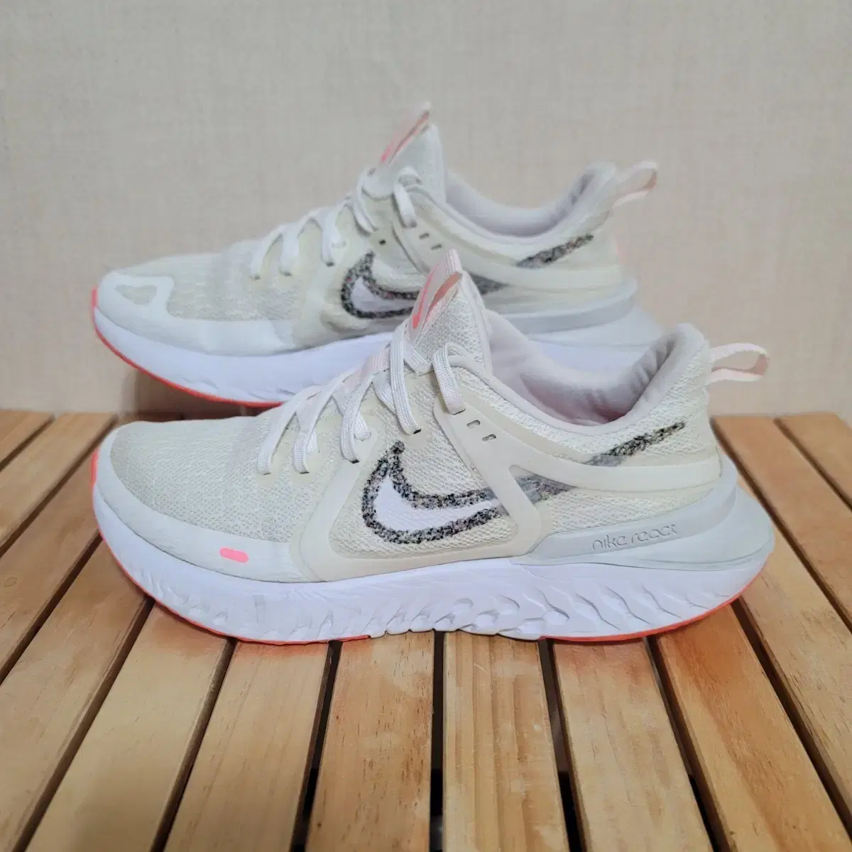 Running Shoe Nike Air Legend React Nike Legend React Womens