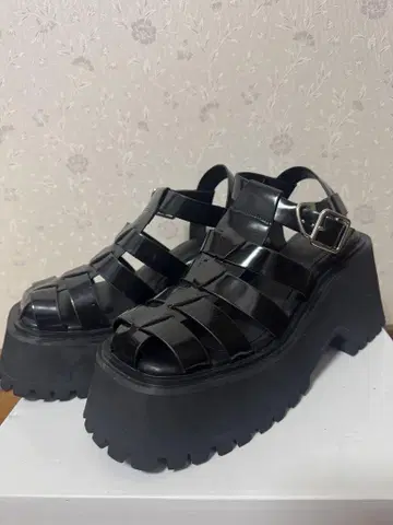 SLY TANK HEEL CAGE 샌들