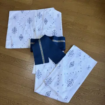 주말 세일! 꽃무늬와 파랑 그라데이션 물세탁 가능한 여름 기모노!