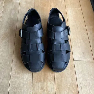 블랙 스트랩 샌들