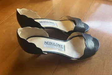 [새상품급] NEBULONI 오픈토 가죽 샌들 36 네이비