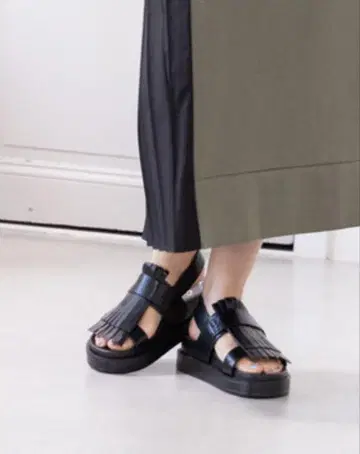 osmosis 태슬 샌들 BLACK 38 시착만 한 상품
