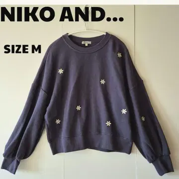 새상품 NIKO AND - 자수 크루 맨투맨 풀오버 SIZE M