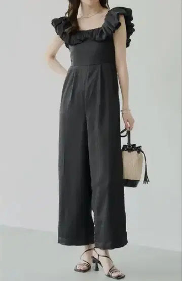 chico 택 포함 새상품 2way 프릴 볼륨 콤비네존 오프숄더