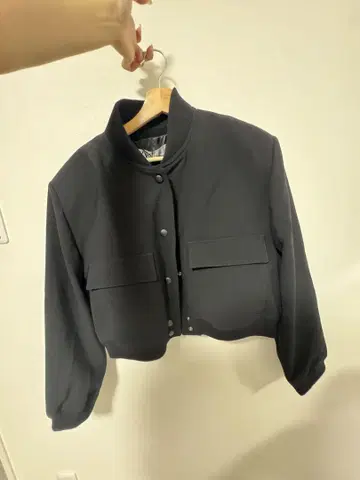 ZARA 블랙 크롭 자켓 L 사이즈